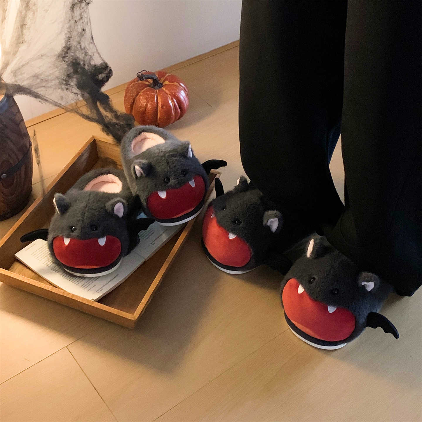 Halloween Bat Plush Slippers W - огляд і ціна Sewing Fleece